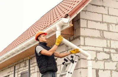 Pose et remplacement de gouttières au Castelet